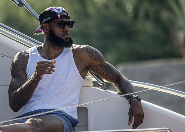 只有这两人 只有这两人